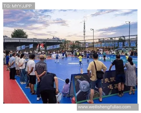 足球明星化身无知老人挑战街头路人引发搞笑反应与温情瞬间 足球明星化身无知老人挑战街头路人引发搞笑反应与温情瞬间