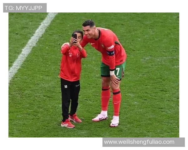 足球明星精彩瞬间集锦视频震撼上线引发球迷热议与狂欢 足球明星精彩瞬间集锦视频震撼上线引发球迷热议与狂欢